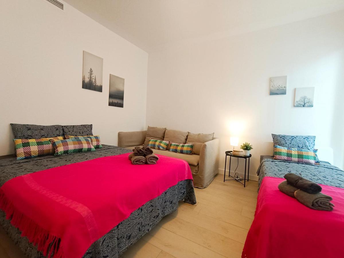 By Plaza Universidad Rooms Barcelona Luaran gambar