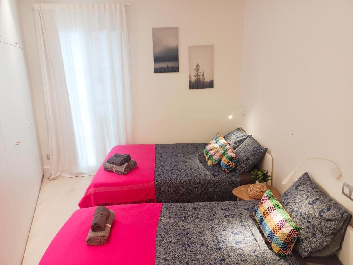 By Plaza Universidad Rooms Barcelona Luaran gambar