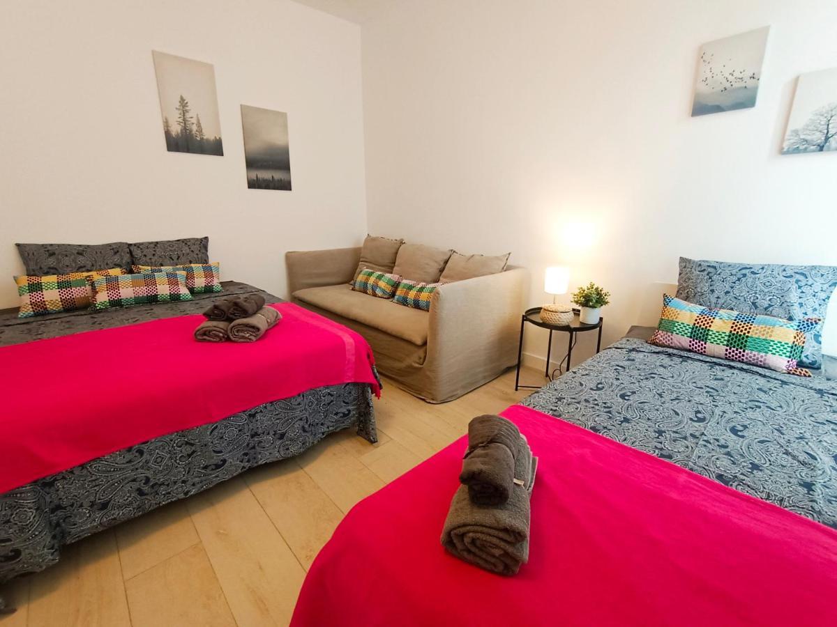 By Plaza Universidad Rooms Barcelona Luaran gambar