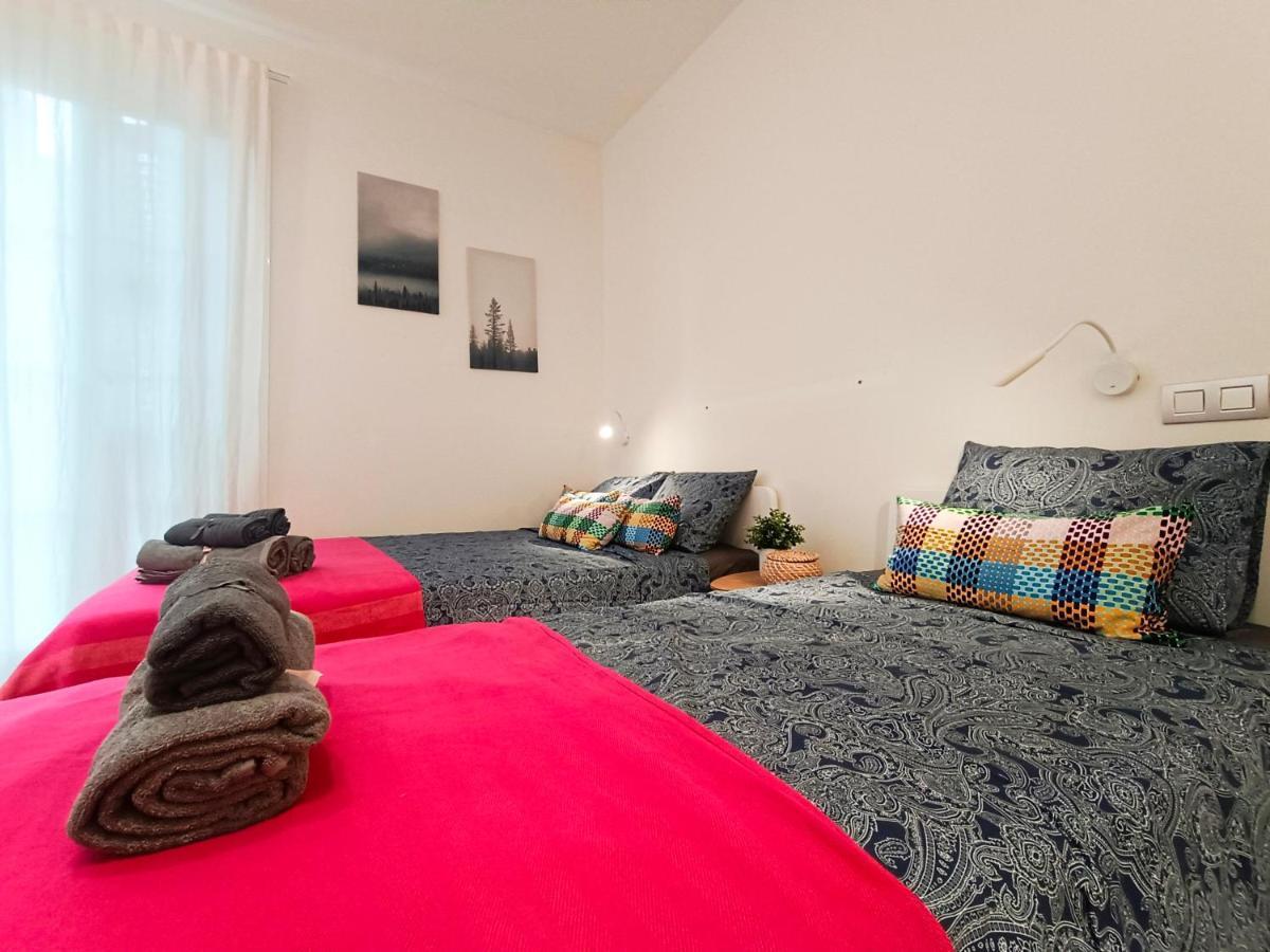 By Plaza Universidad Rooms Barcelona Luaran gambar