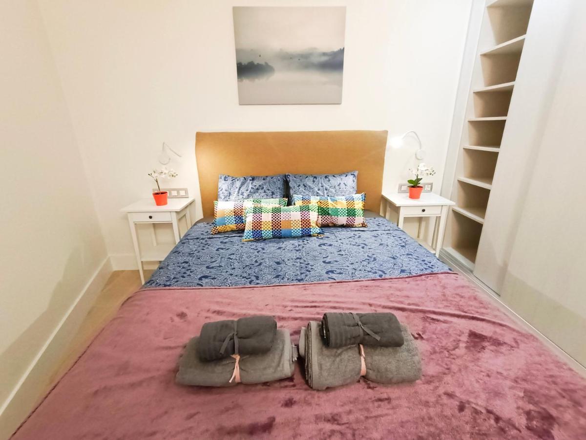 By Plaza Universidad Rooms Barcelona Luaran gambar