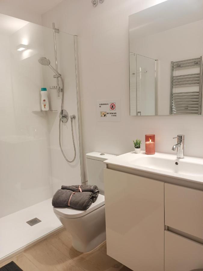 By Plaza Universidad Rooms Barcelona Luaran gambar