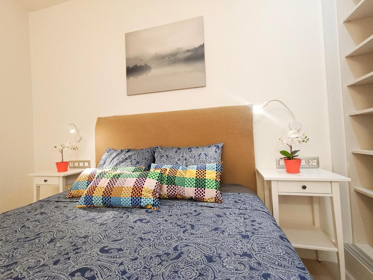 By Plaza Universidad Rooms Barcelona Luaran gambar