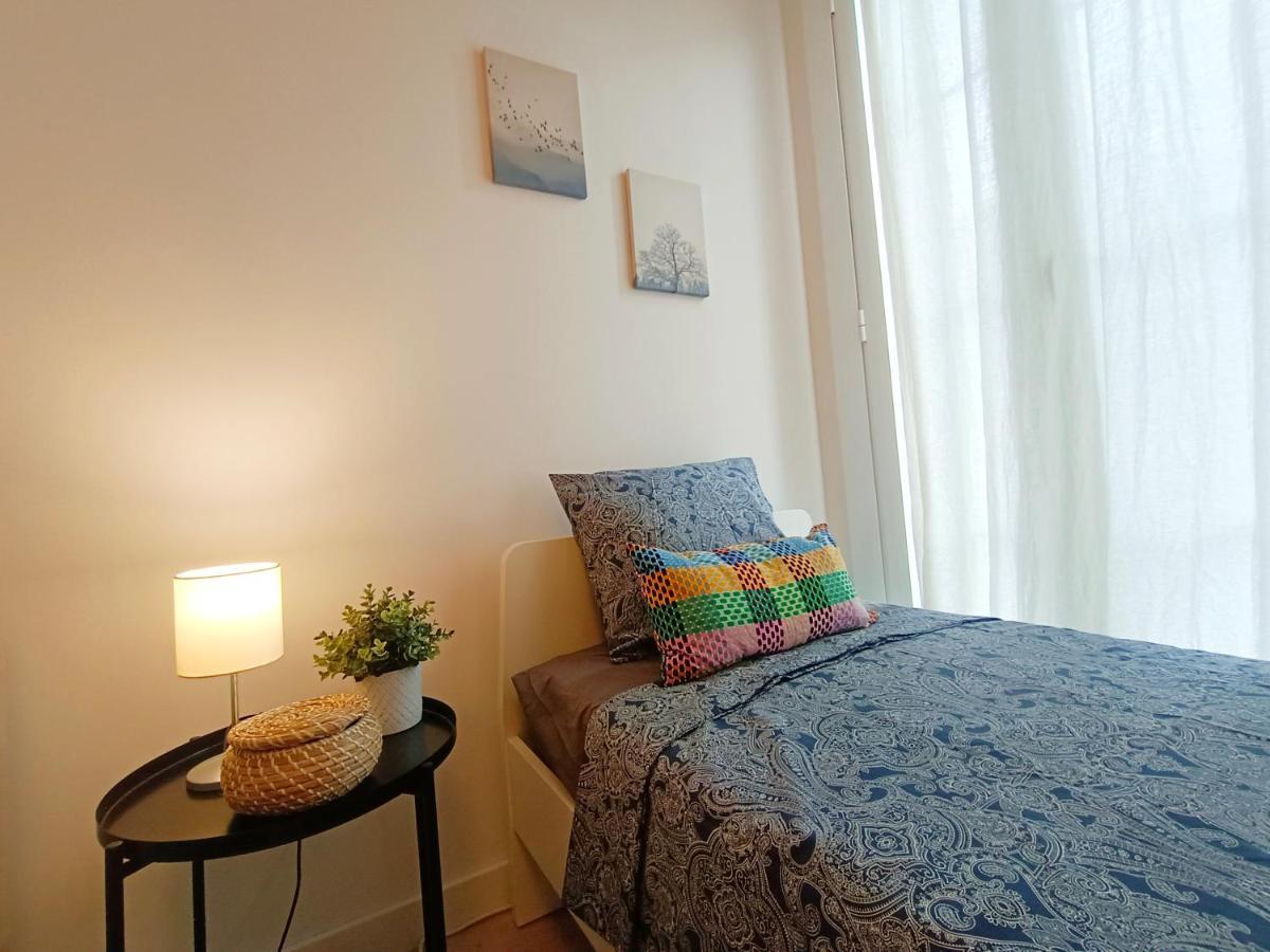By Plaza Universidad Rooms Barcelona Luaran gambar