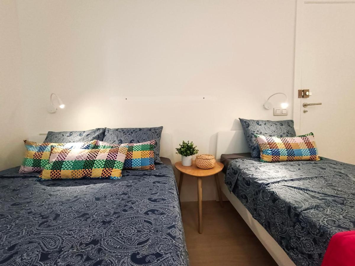By Plaza Universidad Rooms Barcelona Luaran gambar