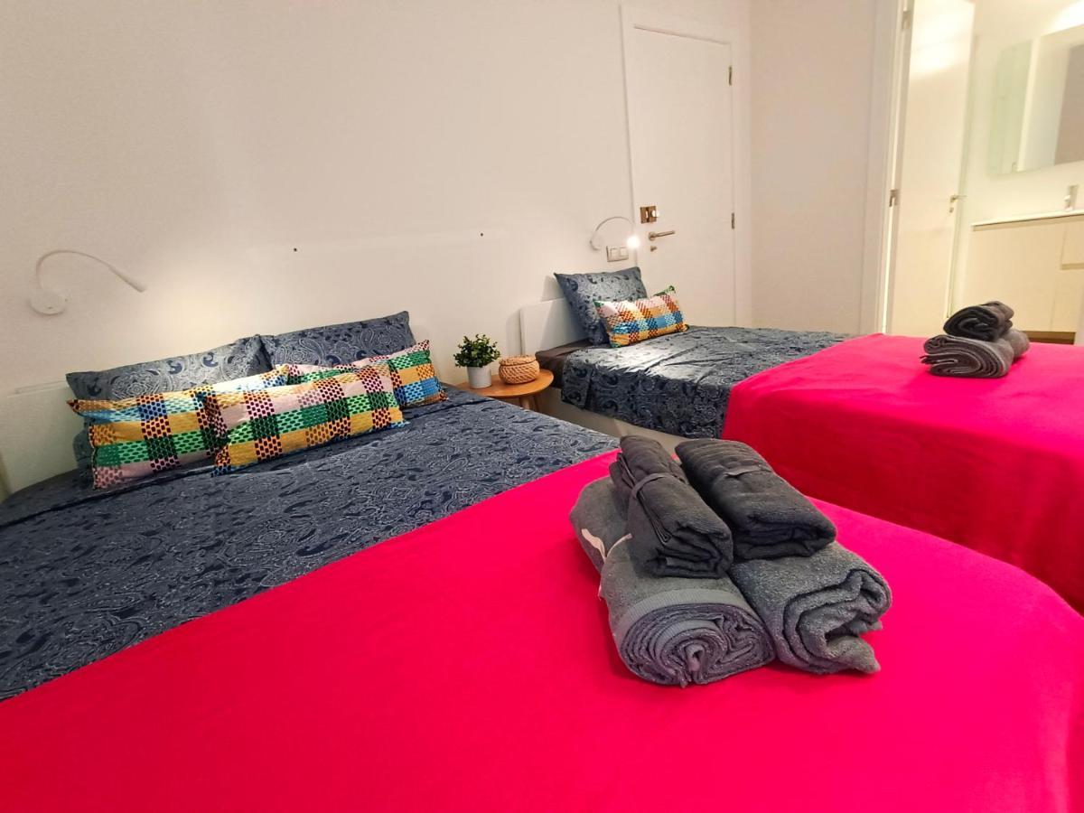 By Plaza Universidad Rooms Barcelona Luaran gambar